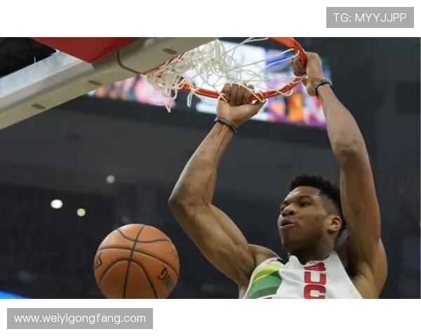 威尔斯神勇抢断发动快攻 上演一条龙飞身暴扣震撼全场